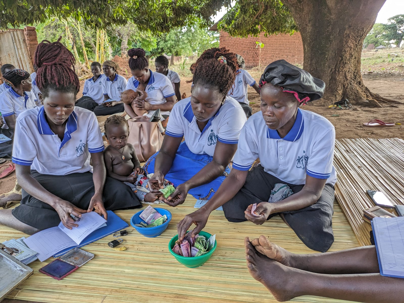 Potenciando a través de microcréditos: la transformación en grupos de mujeres en Uganda