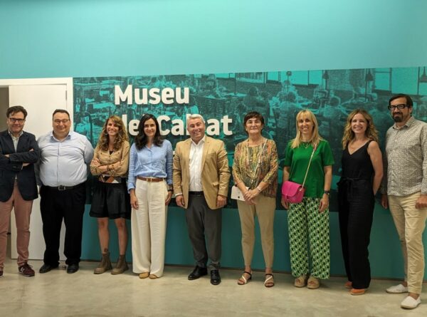 Amelia Fornés presenta nuestros proyectos en el Museu del Calçat y de l’Indústria en Inca.